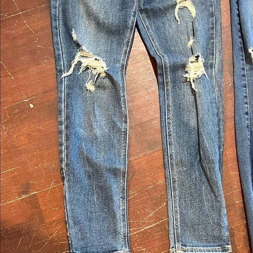 Old Navy Distressed Skinny Jeans in Blue - Picture 13 of 13